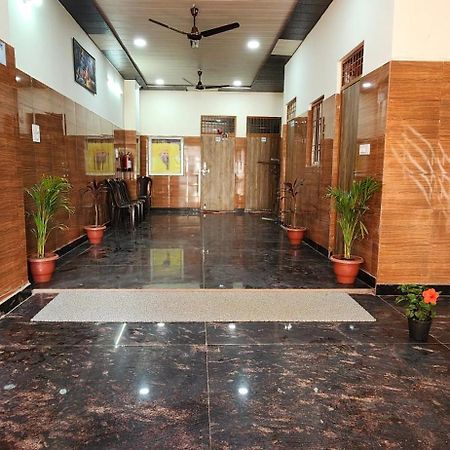 Shree Radha Rani Dham, Near Iskcon And Prem Mandir Hotel Vrindavan Exterior photo