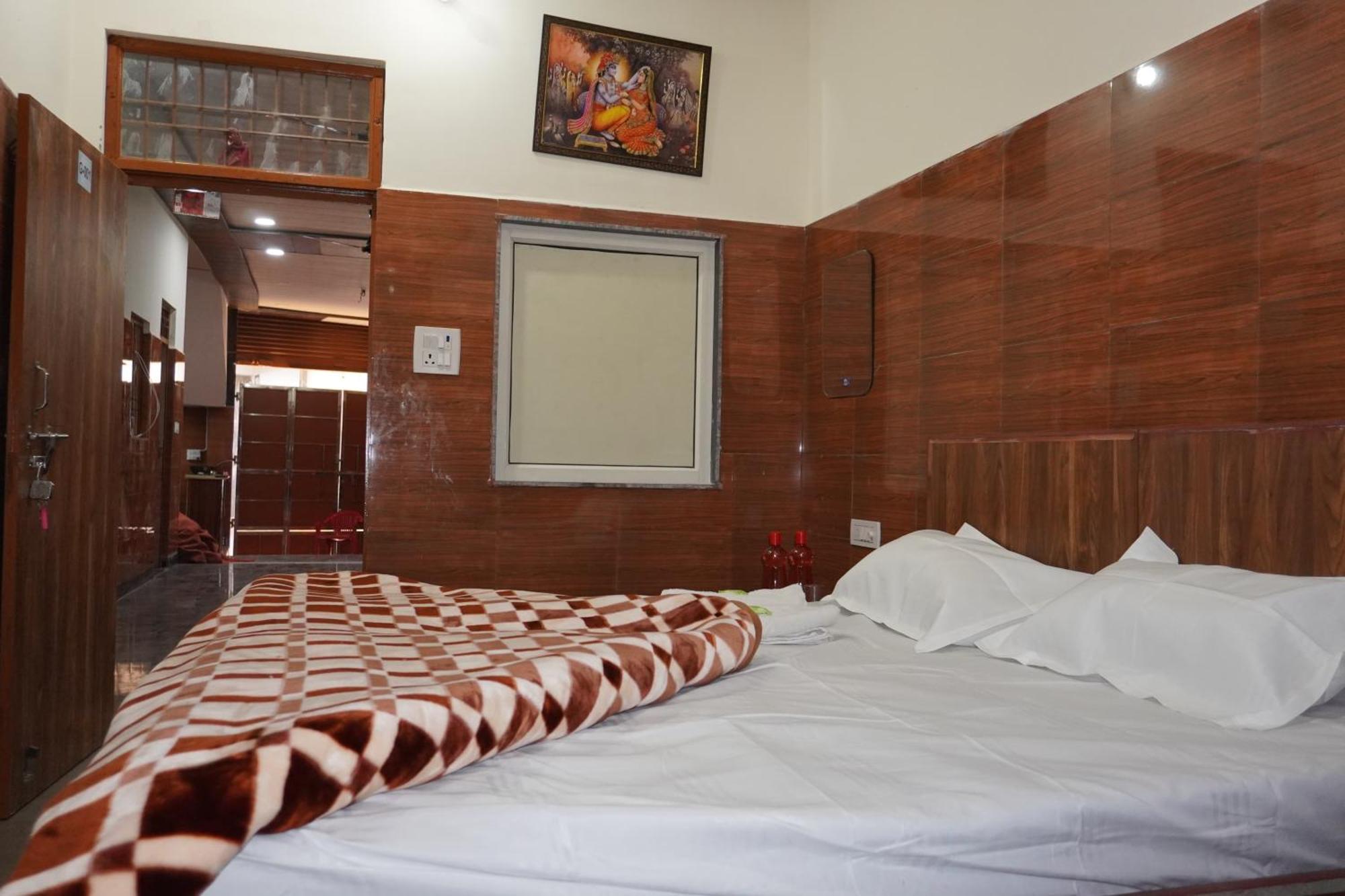 Shree Radha Rani Dham, Near Iskcon And Prem Mandir Hotel Vrindavan Exterior photo
