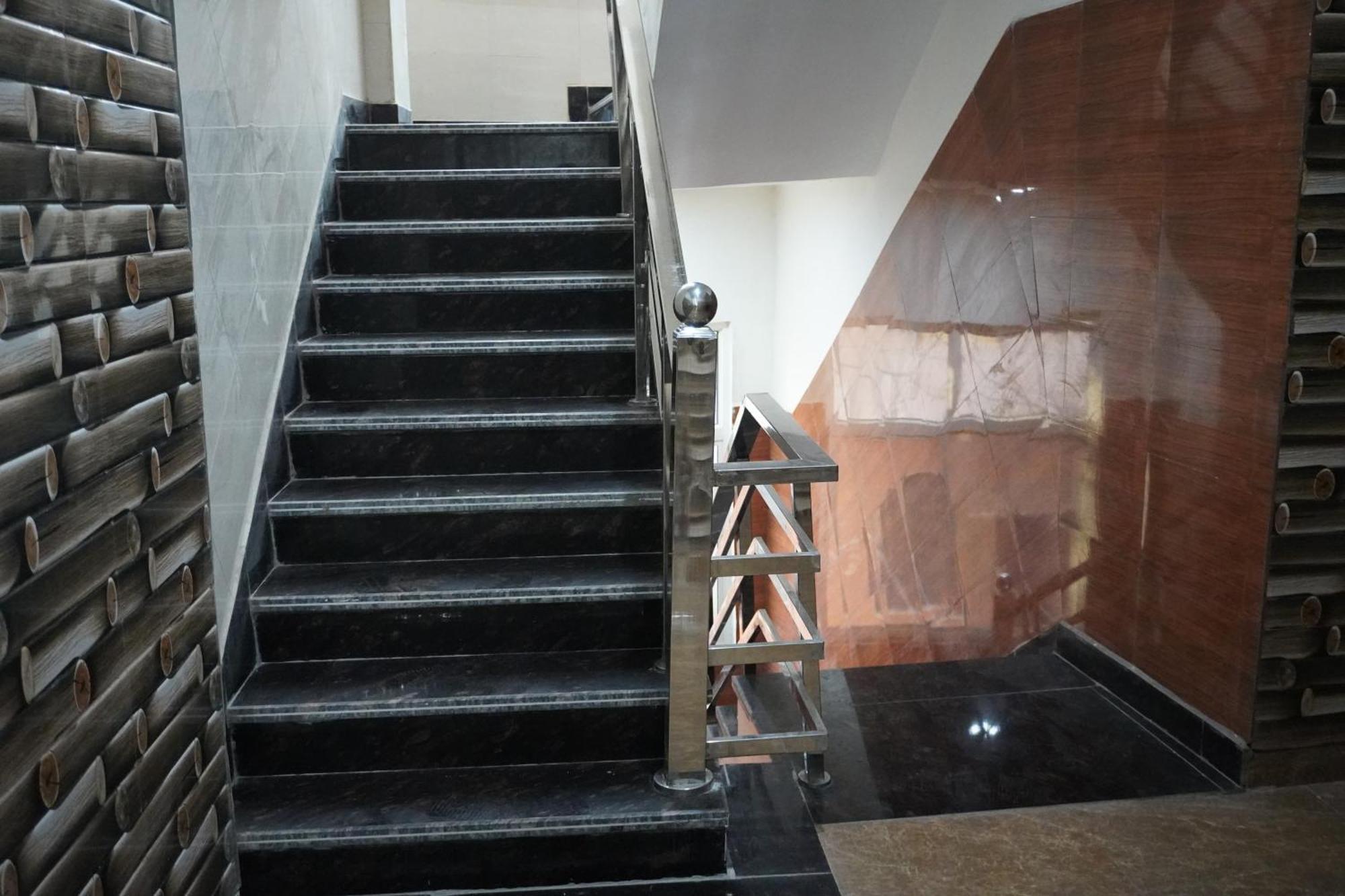 Shree Radha Rani Dham, Near Iskcon And Prem Mandir Hotel Vrindavan Exterior photo